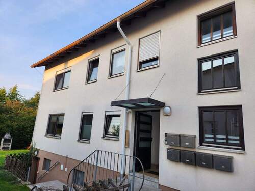 Hausansicht - 1 Zimmer Mehrfamilienhaus, Wohnhaus zum Kaufen in Euerbach