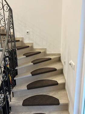 12. Treppe zum 1. OG - 
