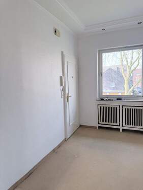 Eingangsbereich mit Wohnungseingangstür.jpeg - 