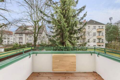 Balkon mit Blick ins Grüne - 