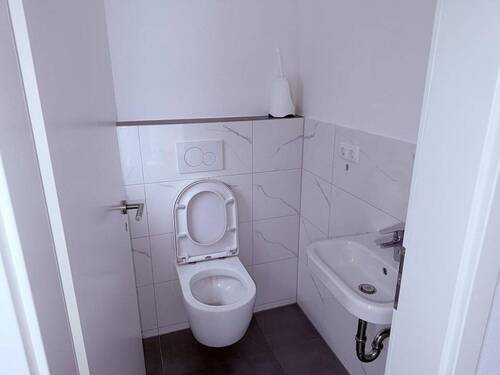 Gäste-WC - Doppelhaushälfte mit 133,70 m&sup2; in Gilching zum Kaufen