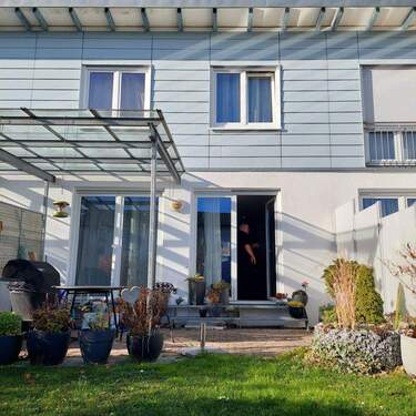 Haus mit überdachter Terrasse - 