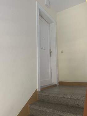 Wohnungseingang - Etagenwohnung mit 62,80 m&sup2; in Plauen zum Kaufen
