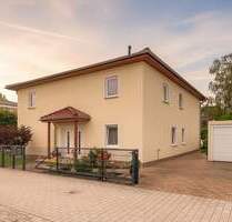 Bezugsfreies Zweifamilienhaus mit Gartenidylle im Villenpark Groß Glienicke - Potsdam