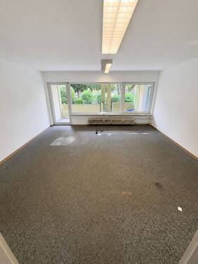 ChatGPT Image 21. Mai 2026, 09_31_10 - 3 Zimmer Büro zur Miete in Waldkirch