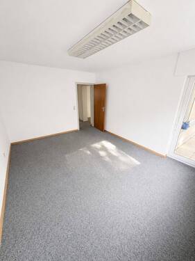 ChatGPT Image 21. Mai 2026, 09_03_52 - 3 Zimmer Büro in Waldkirch