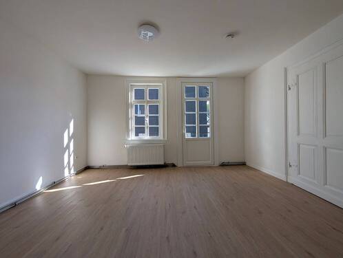 Wohnzimmer mit Balkon - 