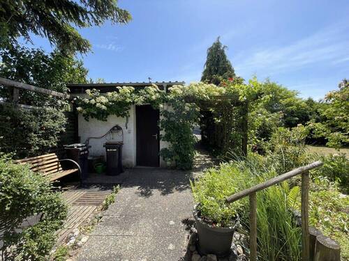 Laubeneingang mit Garage - 6 Zimmer Einfamilienhaus zum Kaufen in Vöhringen