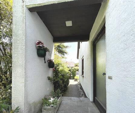 Eingang - 6 Zimmer Einfamilienhaus in Vöhringen
