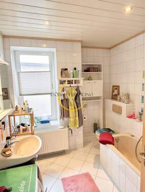 Badezimmer - (durch KI optimiert) - 