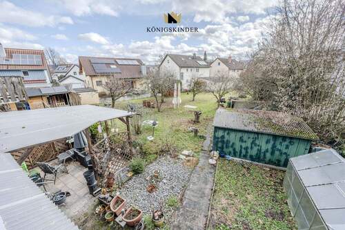 1. OG - Blick vom Balkon in den Garten - 