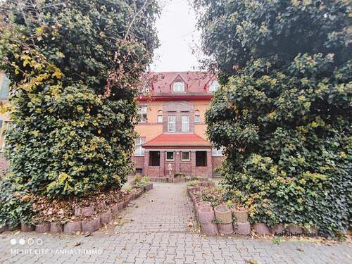 Hausansicht (2) - 3 Zimmer Etagenwohnung in Bitterfeld