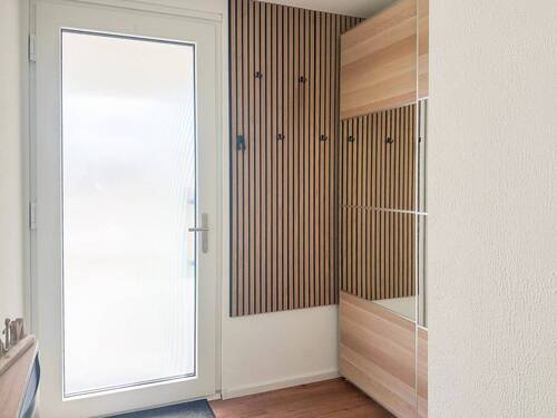 Eingangsbereich und Garderobe - 5 Zimmer Reihenendhaus in Schkeuditz