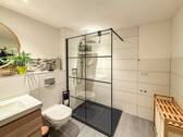 Bad im 1. OG mit Dusche - 