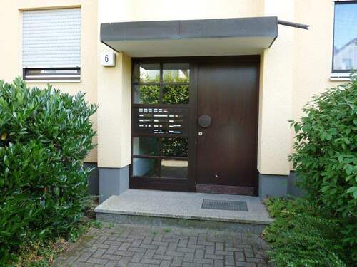 Weg zum Hauseingang.jpg - Etagenwohnung mit 89,00 m² in Altdorf bei Nürnberg zum Kaufen