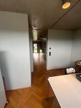 Blick vom Arbeitszimmer in den Flur - 