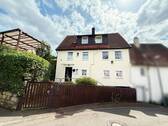 Hausansicht - 3 Zimmer Mehrfamilienhaus, Wohnhaus in Stuttgart
