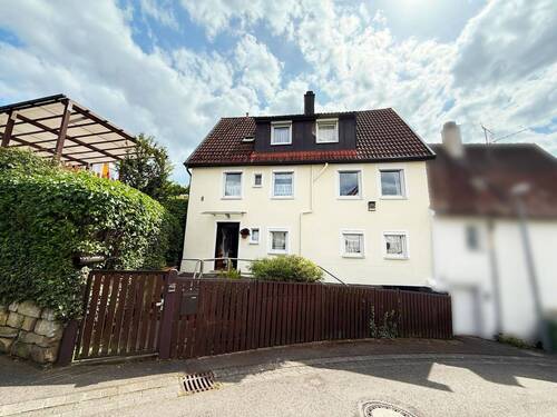 Hausansicht - 3 Zimmer Mehrfamilienhaus, Wohnhaus in Stuttgart