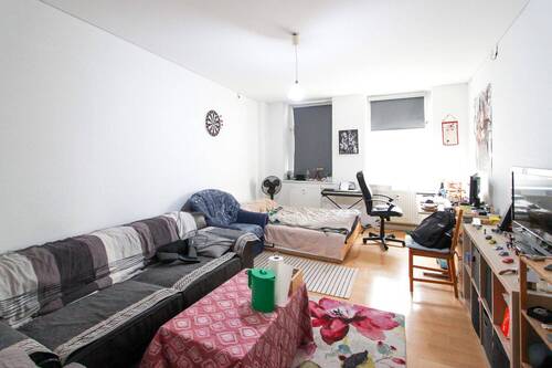 Arbeits- und Schlafzimmer - 2 Zimmer Etagenwohnung in Dresden