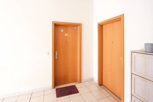 Treppenhaus_Wohnungseingang - 