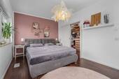 Schlafzimmer & Blick zur Ankleide - 
