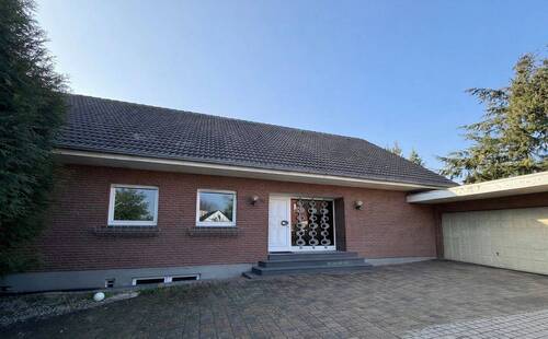 Außenansicht - Großzügiges Einfamilienhaus in ruhiger Lage von Anreppen mit Ausbaupotenzial - sofort frei