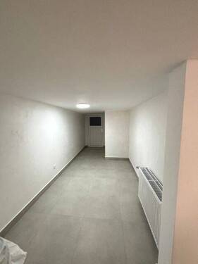 neu sanierter Hobbyraum im Keller - 