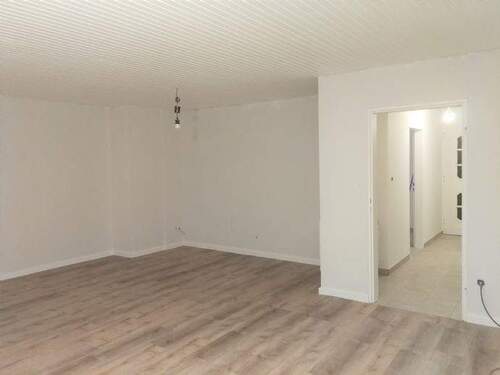 Wohnzimmer (Foto leerer Raum) Blickrichtung Flur - 