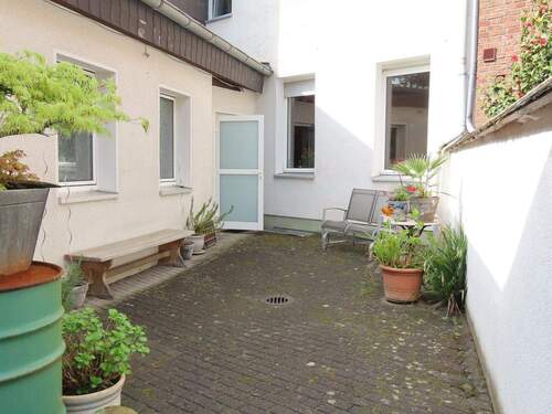Hof Richtung Haus - 