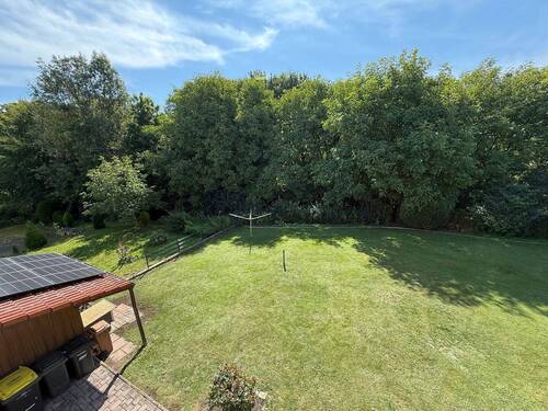 Garten - 1 Zimmer Mehrfamilienhaus, Wohnhaus in Dingolfing