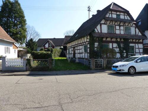 Frontansicht - 6 Zimmer Einfamilienhaus zum Kaufen in Baden-Baden / Sandweier