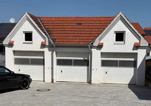 Frontansicht der 3 Garagen - 