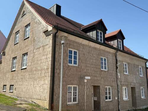 Haus 1 (links) und Haus 2 (rechts) - 8 Zimmer Doppelhaushälfte in Harburg (Schwaben)