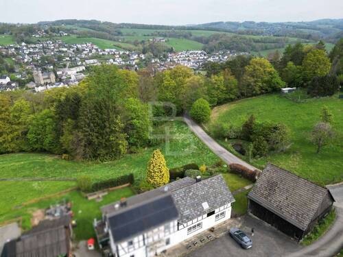 Vogelperspektive - Doppelhaushälfte mit 160,00 m&sup2; in Overath zum Kaufen