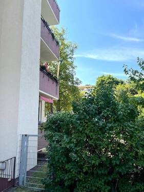 Hintere Seitenansicht - 2 Zimmer Etagenwohnung in Berlin