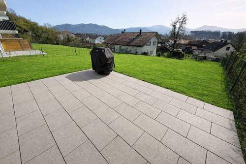 Terrasse - Absolut ruhige, neuwertige Erdgeschoss-Wohnung mit großem Südgarten und tollem Bergblick!