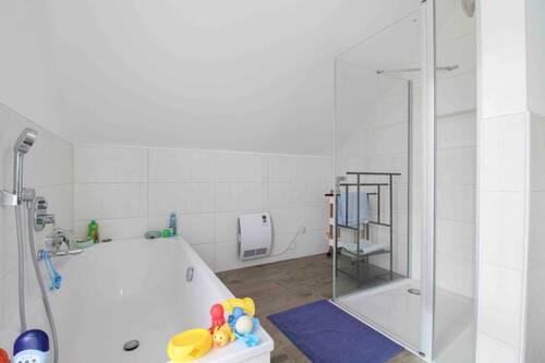 Badezimmer OG Bild 1 - 