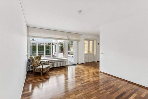 Esszimmer mit Blick in Wintergarten und Wohnzimmer - 