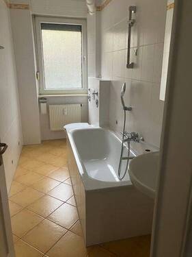 Bad - 3 Zimmer Etagenwohnung in Nürnberg