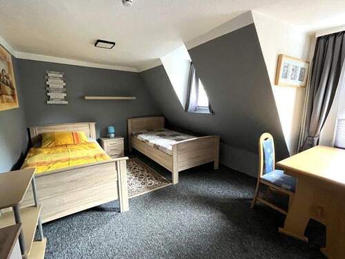  Wohnung II, DG-Zimmer 2 - 