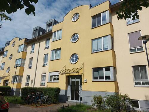 Hausansicht vorn.jpg - 3 Zi.-Eigentumswohnung im Erdgeschoss mit Tiefgaragenstellplatz - 686