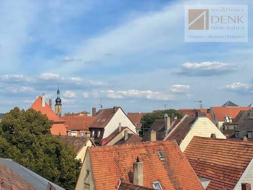 tolle Aussicht - Stadtleben mit Aussicht: 2,5-Zimmer-Refugium im obersten Geschoss