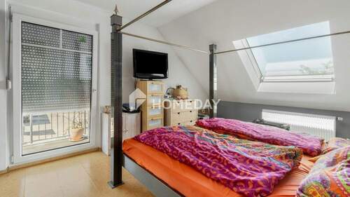 1. OG Schlafzimmer 1 - 