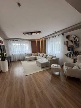 WhatsApp Image 2026-02-17 at 19.58.477.jpeg - Provisionsfrei-Großzügiges, komplett saniertes Einfamilienhaus im Süden von Nürnberg – ideal für Familien