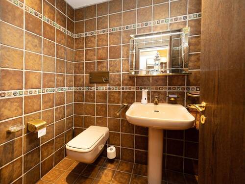 EG WC - 