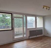 1-Zimmer-Wohnung mit Süd-Balkon und Schwimmbadnutzung - Küche & Bad renovierungsbedürftig - Nürnberg Langwasser