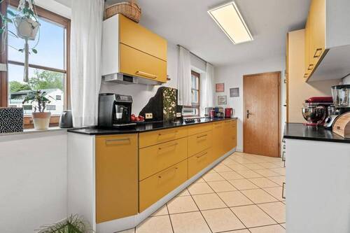 Einbauküche - 5 Zimmer Etagenwohnung zum Kaufen in Ravensburg