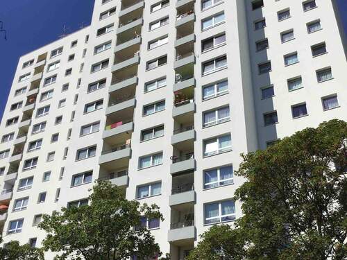 Hausansicht mit Balkonen - 2 Zimmer Etagenwohnung in Darmstadt