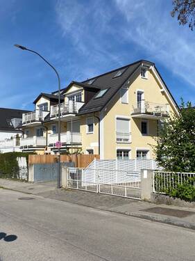 Hausansicht - 3 Zimmer Etagenwohnung zum Kaufen in München