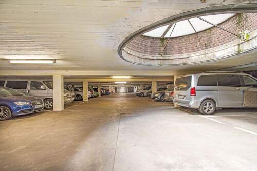 Zur Wohnung zugehörige Tiefgaragenplatz - 